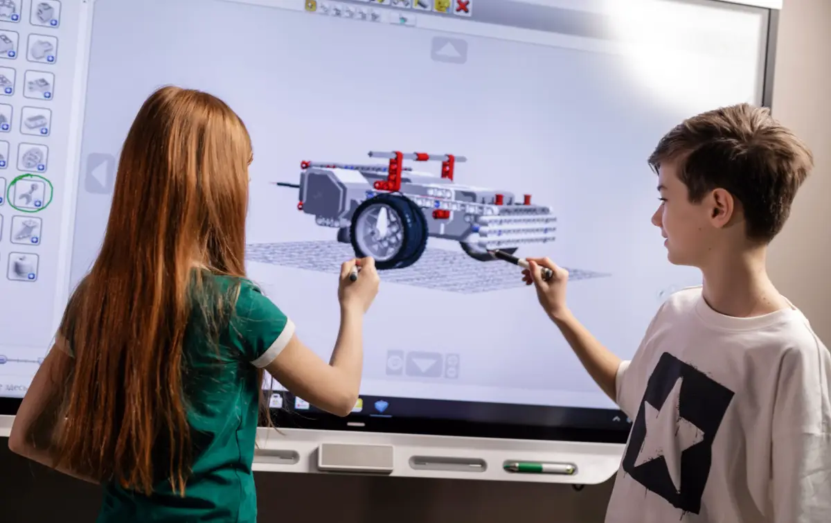 Cómo integrar las pantallas interactivas en el aula: Herramientas y recursos