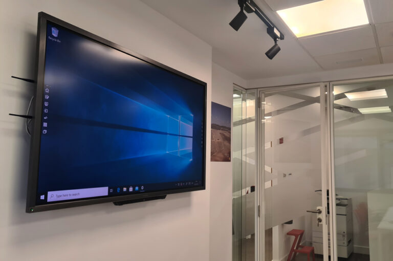 Beneficios de las pantallas interactivas para una empresa